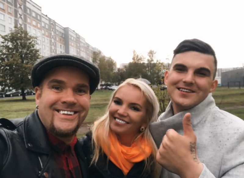 No kreisās: Andris Kivičs, Liene Skulme un Niks Endziņš