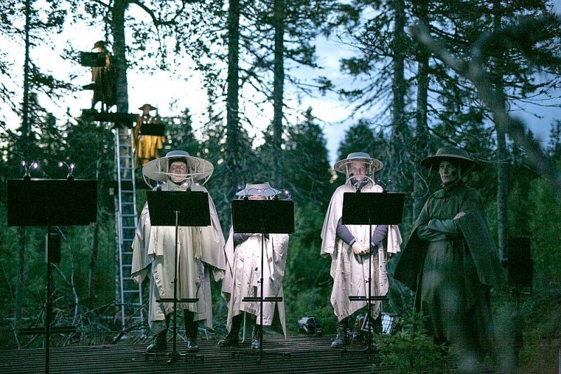 17. un 18. augustā Somijā meža estrādē notika brīvdabas izrādes “Koku opera. Vējgāzes”. Šis teātris ir uzbūvēts, lai atgrieztos mežā un dzīvotu mūžīgi.