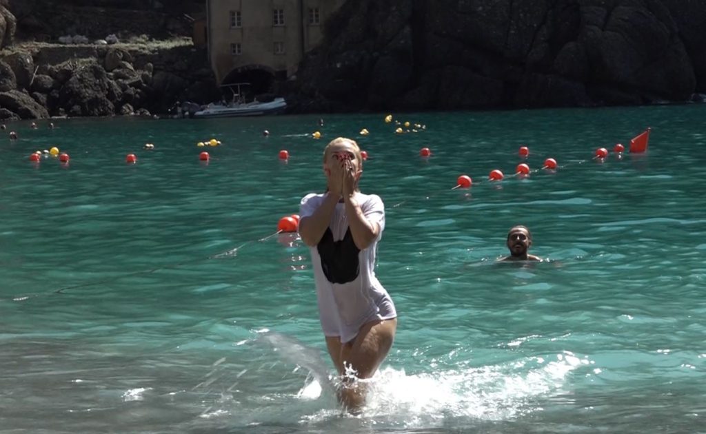 Šova "Četri uz koferiem" dalībnieki viesojas miljonāru pilsētiņā Portofino.