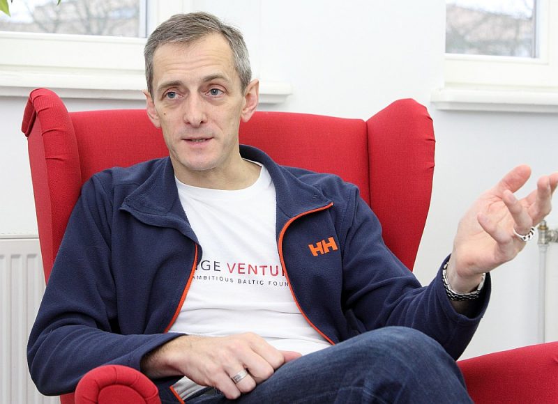 “Change Ventures” vadošais partneris Andris K. Bērziņš: “Biznesa eņģeļiem dažreiz nolaižas rokas – viņi iegulda piecos uzņēmumos, bet četri noiet pa burbuli jau pašā sākumā. Ir jāiegulda 10–15 jaunuzņēmumos, lai trāpītu.”