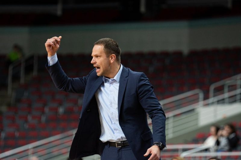 Jāņa Gailīša (attēlā) trenētā “VEF Rīga” atkal izgāza pēdējo ceturtdaļu un cieta piekto zaudējumu FIBA Čempionu līgā.