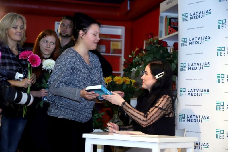 Leldes Kovaļovas grāmatas “Bezvēsts pazudušās” atvēršana.
