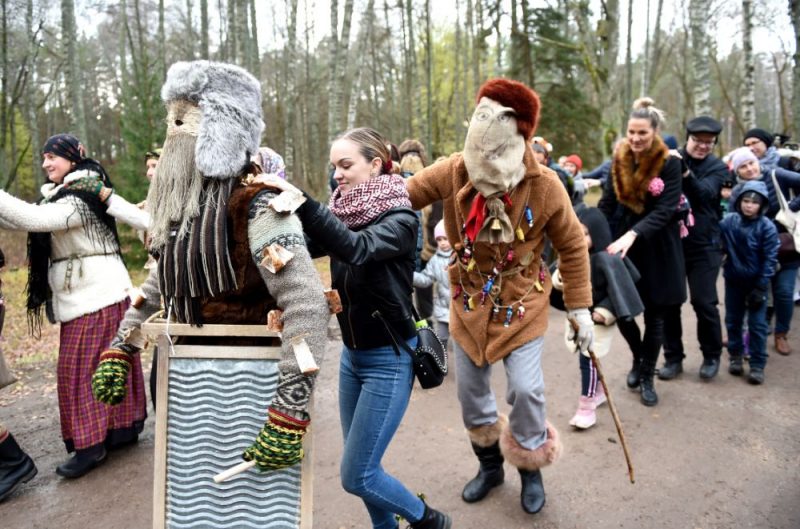 Mārtiņa dienas svinības Latvijas Etnogrāfiskajā brīvdabas muzejā.