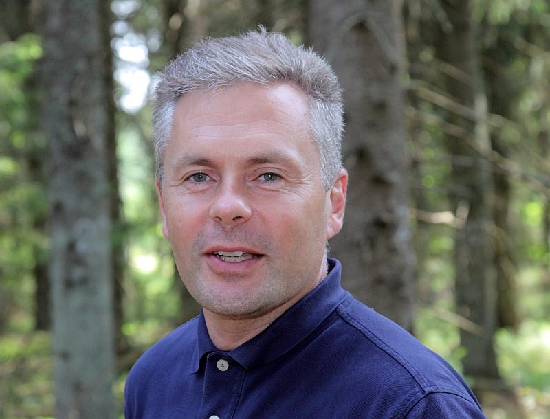 Arnis Muižnieks: “Kad būs zināmi dabas skaitīšanas dati, mēs ļoti ceram uz konstruktīvu diskusiju. Ja visus biotopus, kas ir atrasti, neskatoties uz to kvalitāti un to, ka tie izveidojušies, cilvēkam saimniekojot, mēs gribam aprobežot, varam pieņemt, ka dabas aizsargājamās teritorijas palielināsies vismaz par 200 000 ha.”