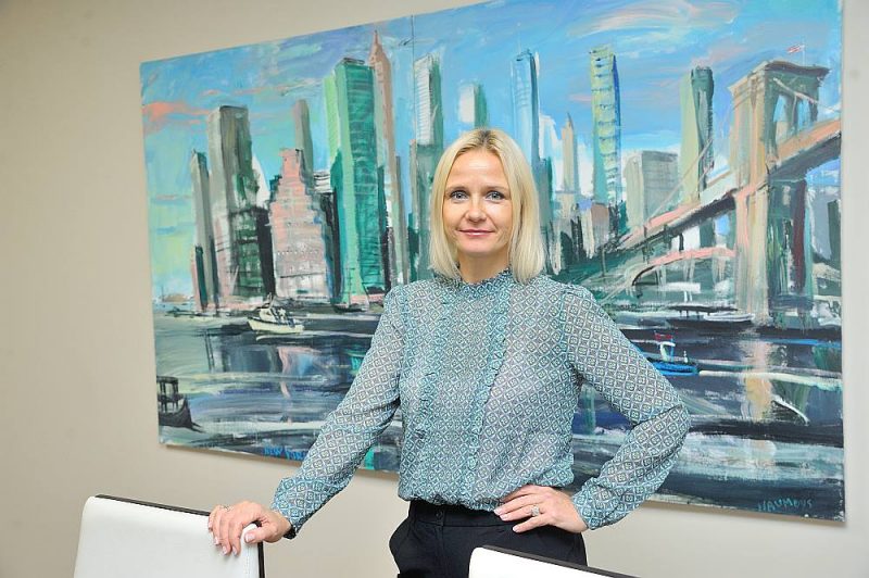 Finanšu un kapitāla tirgus komisijas vadītāja Santa Purgaile: “Noteiktās aprindās pēdējos gados bija izveidojusies nesodāmības sajūta, un publiski izteiktie paziņojumi par tagadējo lietu sakārtošanu ne vienmēr atbilst faktiskajai realitātei. Dažu kriminālprocesu novešana līdz loģiskam iznākumam palīdzētu pārmaiņām šajā jomā.”