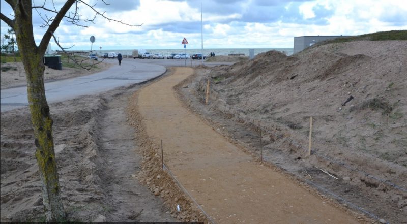 Pie Ziemeļu mola, kas ir iecienīta iedzīvotāju un tūristu vieta, izbūvē autostāvvietu.