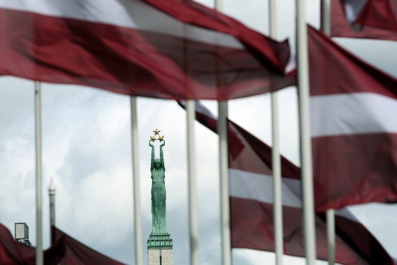 “Latvijas Avīze” sveic savus lasītājus valsts svētkos!