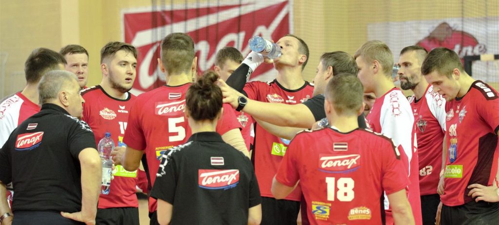 Dobeles “Tenax” handbolisti līdzvērtīgi cīnījās ar spēcīgu Rumānijas klubu.