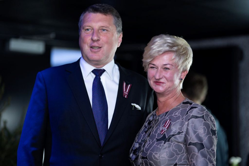 Filmas “Dvēseļu putenis” pirmizrādi apmeklēja arī Latvijas valsts eksprezidents Raimonds Vējonis ar kundzi Ivetu.