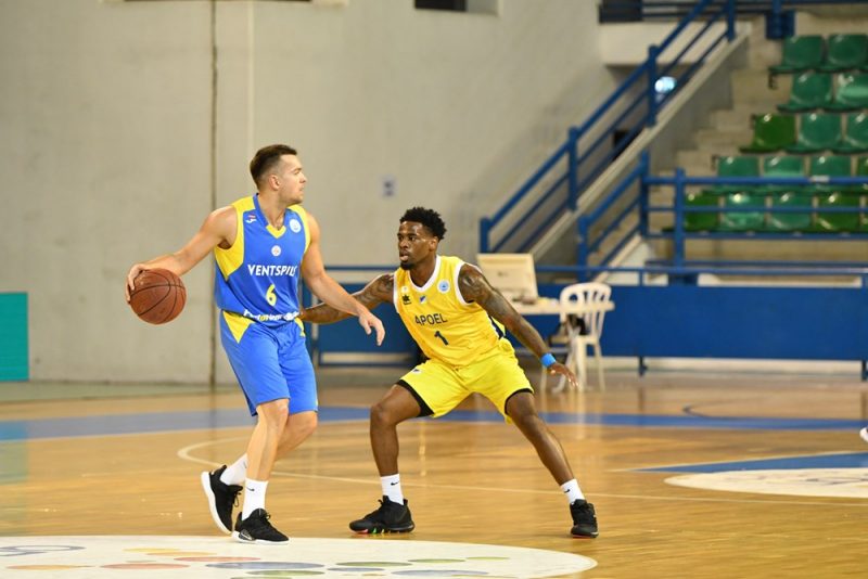 Mārcis Vītols izbraukuma spēlē Kiprā pret “APOEL” trāpīja septiņus tālmetienus.