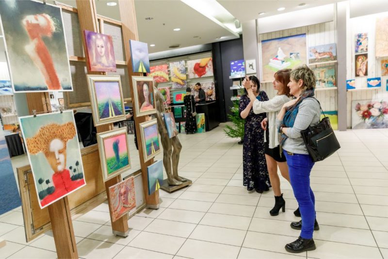 Pirmā izstāde “Bazar’t” t/c “Mols”.