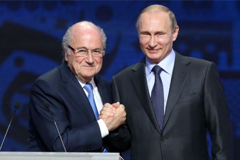 Zeps Blaters (no labās) un Vladimirs Putins savulaik bija gana draudzīgās attiecībās.