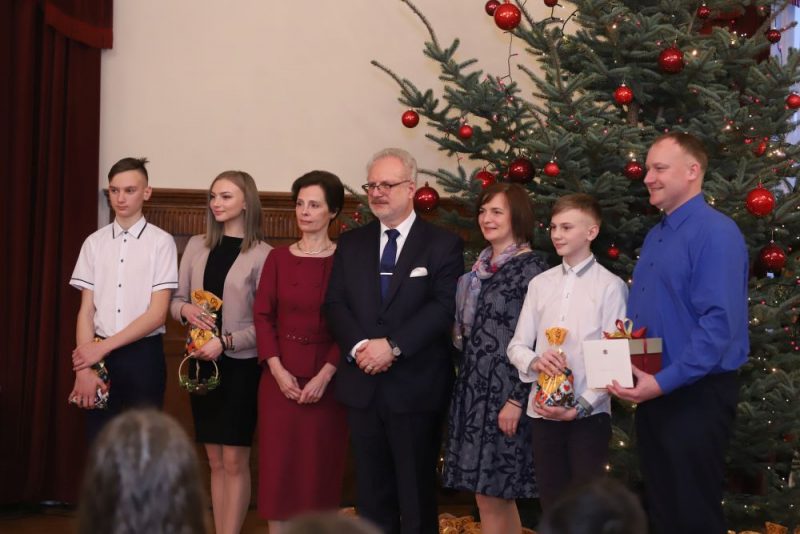 Ziemassvētku egles iedegšanas pasākums Rīgas pilī kopā ar Valsts prezidentu Egilu Levitu un kundzi.