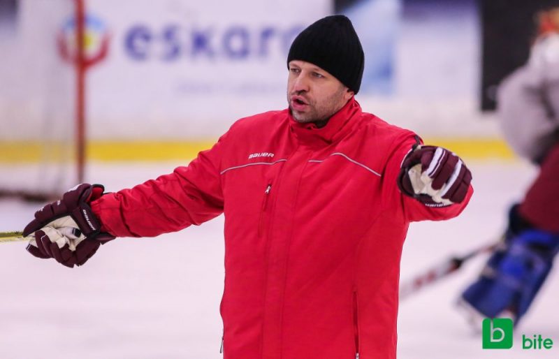 Kārlis Zirnis trešo sezonu ir Latvijas U-20 hokeja izlases galvenais treneris.