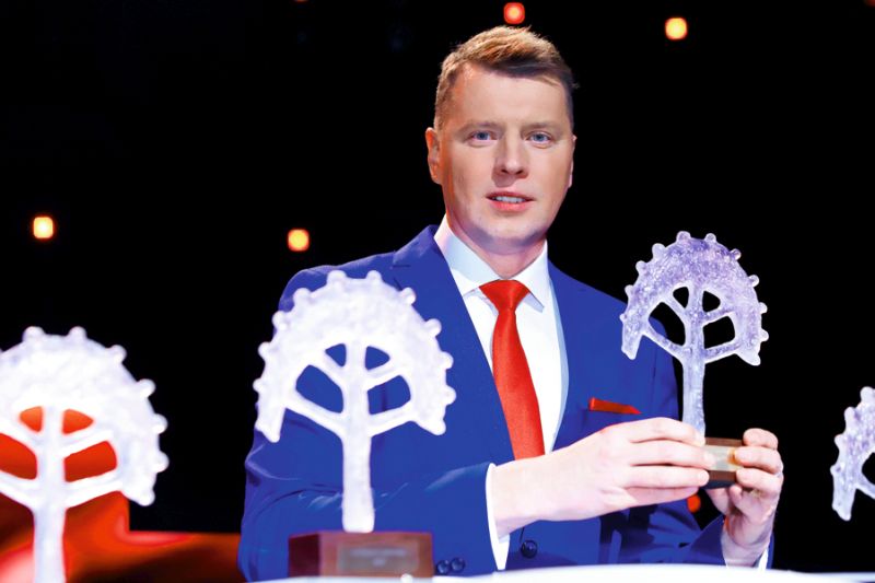 Pēc tam, kad novadīta “Latvijas lepnuma” noslēguma ceremonija, krekls ir slapjš, atzīst Arnis.