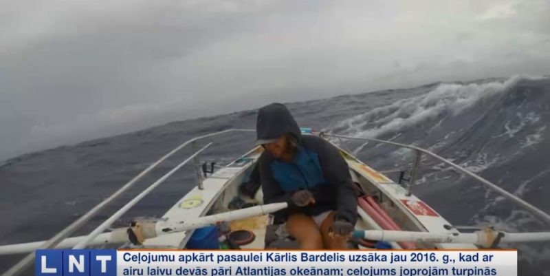 Kārlis Barderis airu laivā apceļo pasauli.
