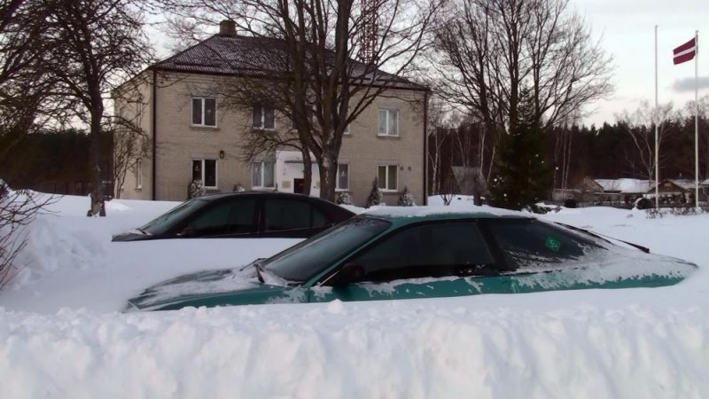 2009.gada 17.decembrī – pēc ilgstoša un spēcīga sniegputeņa Kolkas novērojumu staciju sedza 75 centimetrus augsta sniega kārta, un tas ir decembra dziļākā sniega rekords visā valstī.