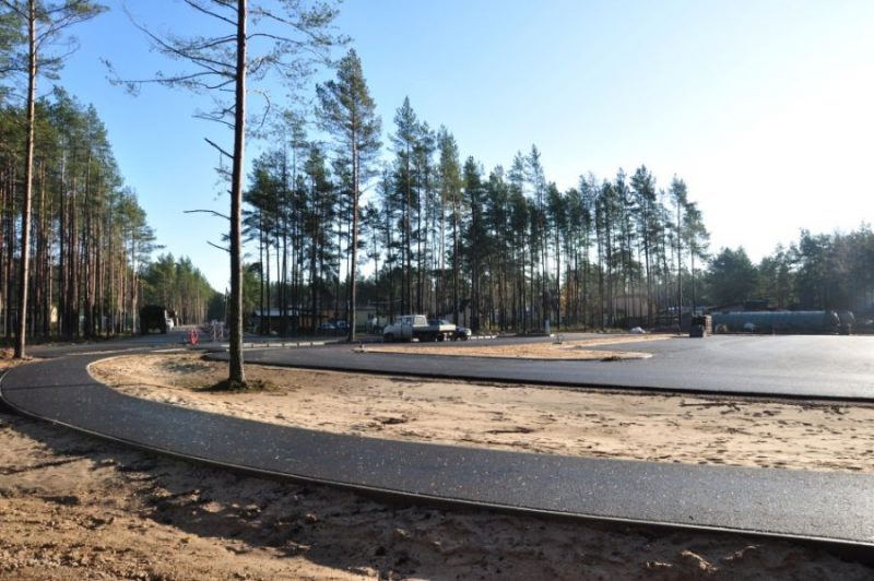 Carnikavas novada jaunajā uzņēmējdarbības parkā “Mežgarciems” uzņēmēji plāno attīstīt dažādas ražotnes un būs arī noliktavas.
