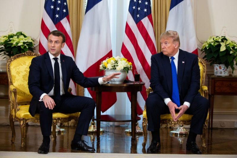 Emanuels Makrons (foto – no kreisās) un Donalds Tramps NATO samitā Londonā,
