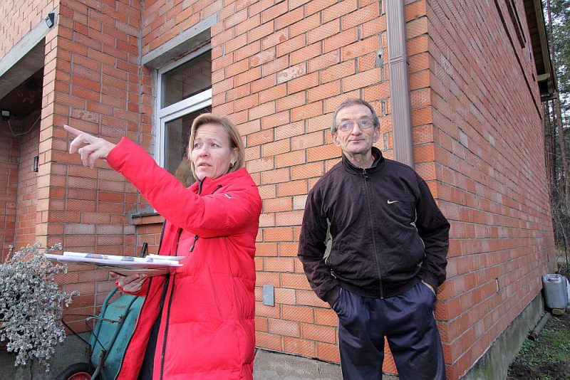 Maija Surgunte un viņas mātes brālis Voldemārs Surgunts pārliecināti, ka SIA “RADDO” viņus mērķtiecīgi izspiež no viņiem vairākās paaudzēs piederējušā dzimtas īpašuma Mellužos.