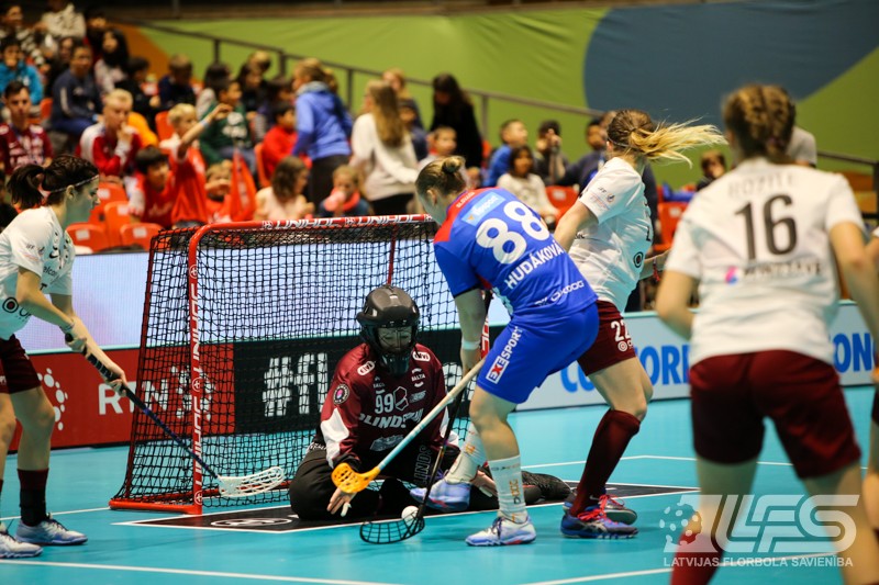 Latvija pret Slovākiju pasaules čempionātā sievietēm.