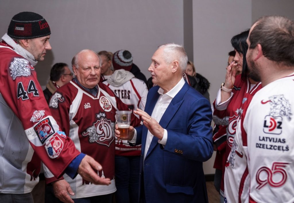 Rīgas “Dinamo” padomes priekšsēdētājs Juris Savickis trešdien “Arēnā Rīga” tikās ar komandas faniem.