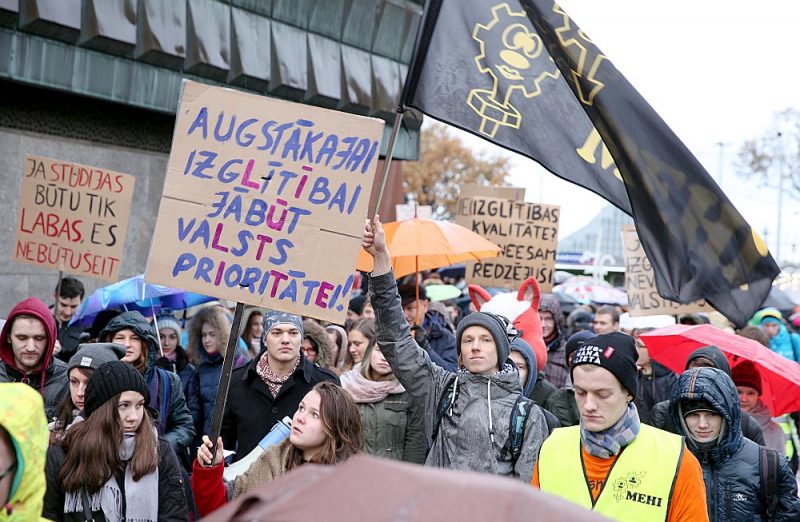 Šobrīd augstskolās svarīgākos lēmumus pieņem Satversmes sapulce un senāts, kuru sastāvā ir arī studenti. Ja stratēģisko lēmumu pieņemšana tiktu uzticēta padomei, studējošo ietekme varētu samazināties.