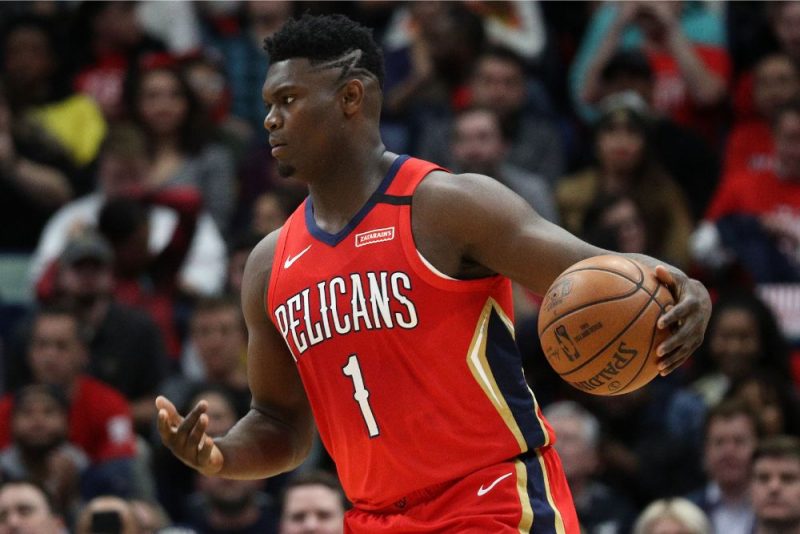 Zaions Viljamsons NBA pierakstījies ar blīkšķi – trīs minūšu laikā puisis guva 17 punktus.