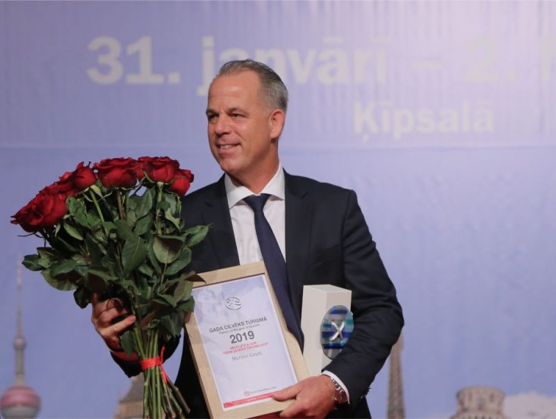 https://images.la.lv/uploads/2020/01/2020_01_31_airBaltic_airBaltic-CEO-Martin-Gauss-Recognised-as-Tourism-Person-of-the-Year-2019_11-800x603.jpg
