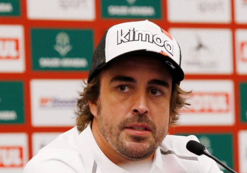 Fernando Alonso divas dienas pirms debijas Dakāras rallijreidā.