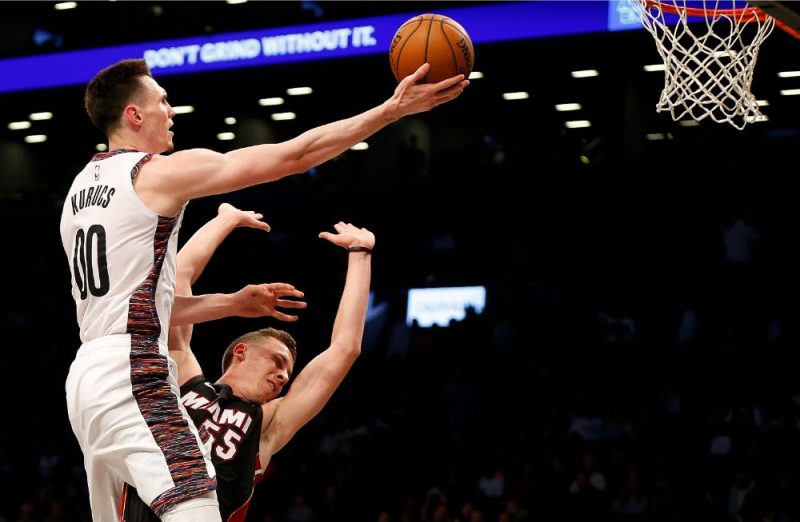 Rodions Kurucs (no kreisās) pret Maiami “Heat” aizvadīja rezultatīvāko spēli šajā sezonā.