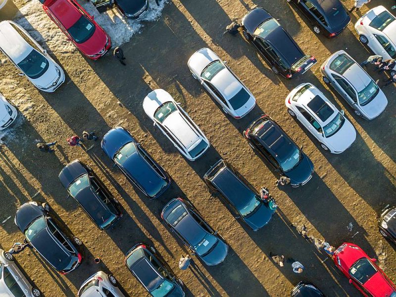 No lietoto vieglo pasažieru automobiļu zīmoliem pērn Latvijā populārākais bija “Volvo” (2019. gadā reģistrēti 7910 šīs markas auto), apsteidzot “Volkswagen” (7782), kas 2018. gadā bija pirmajā vietā. Trešajā vietā pērn – “Audi” (6557).