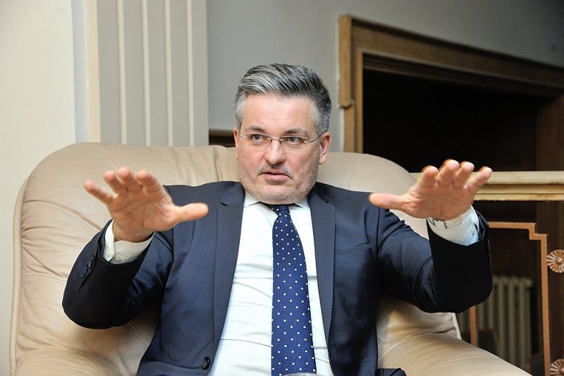 Finanšu ministra padomnieks Ints Dālderis: “Nodokļu reformas virsmērķi formulēja premjers: uz taisnīgu nodokļu nomaksu! Lai visi vienlīdzīgi piedalās nodokļu nomaksā un veselības aprūpes finansēšanā.”