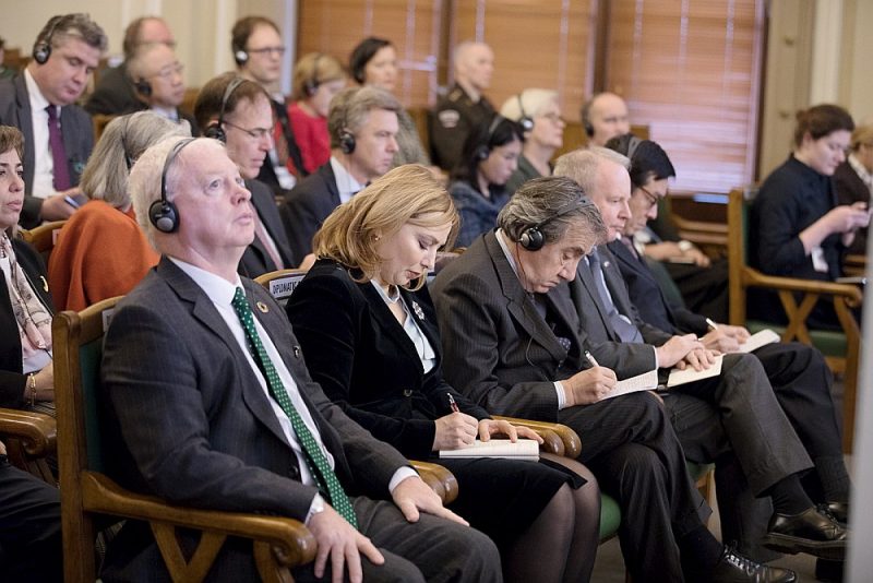 Ārpolitikas debates Saeimā klausās Latvijā akreditētie ārvalstu vēstnieki.