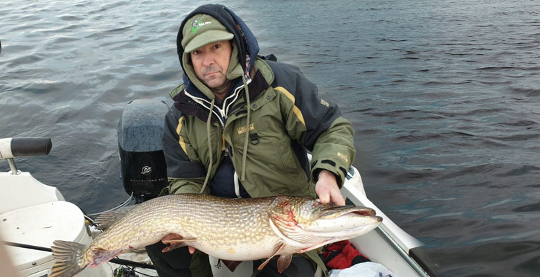 Jelgavnieks Dzintars Vēbers šorīt ap pulksten 10 Lielupē noķēris līdz šim savu lielāko lomu – 11,5 kilogramus smagu līdaku.