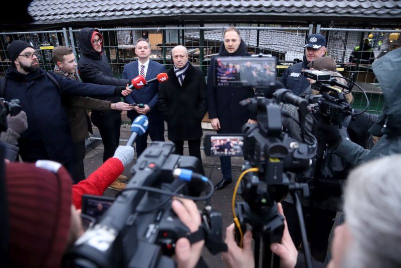 Rīgas Centrāltirgū demontē kioskus