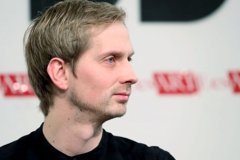 Elmārs Seņkovs paziņo par jaunas teātra kompānijas dibināšanu