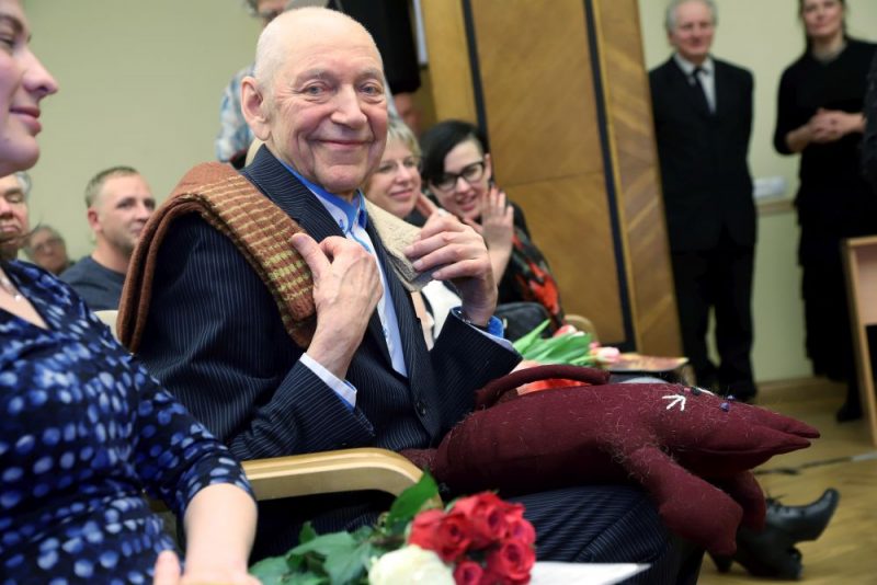 Gunta Eniņa grāmatas “Latvijas dabas brīnumi: neparastie ūdeņi, akmeņi, alas un koki” atvēršana.