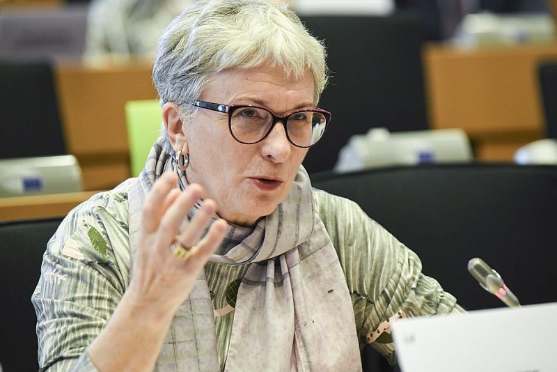 Sandra Kalniete: “Mēs nedrīkstam iekrist zemo ienākumu slazdā, bet ir jāiegulda inovācijās un pētniecībā.”