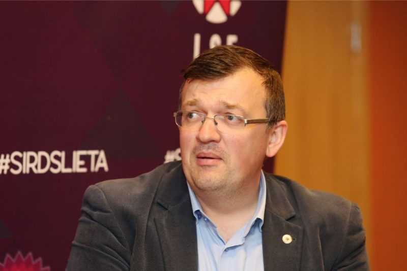 Dainis Kazakevičs pie Latvijas izlases stūres debitēs ar maču pret Melnkalni.