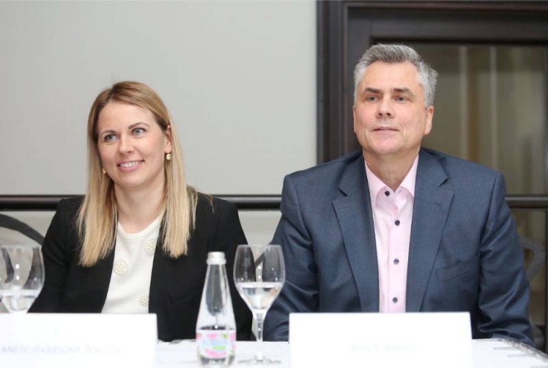 LBS prezidenta amata kandidāte Anete Jēkabsone-Žogota uzvaras gadījumā valdē aicinās arī radio “SWH” valdes priekšsēdētāju Jāni Šipkēvicu.
