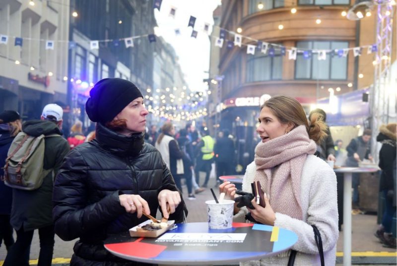 Vecrīgā notiek ielu ēdiena festivāls jeb “Riga Street food festival”.