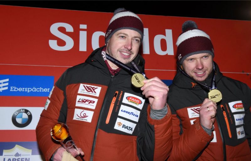 Andris un Juris Šici ar Pasaules kausa sacensību zelta medaļām.