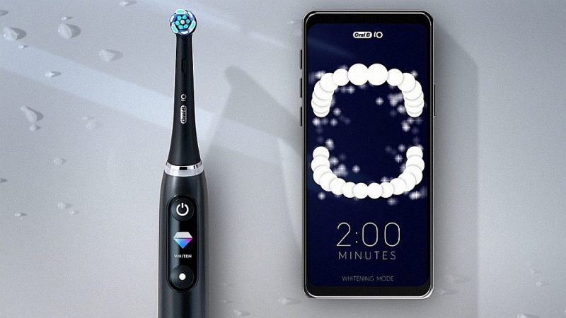 “Oral-B” jaunākā ierīce – ar mākslīgo intelektu apveltītā zobu birste “iO”.