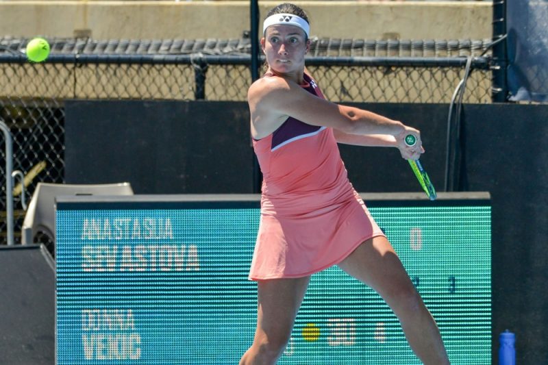 Anastasija Sevastova Adelaidas turnīrā pirmo reizi karjerā zaudēja Donnai Vekičai.
