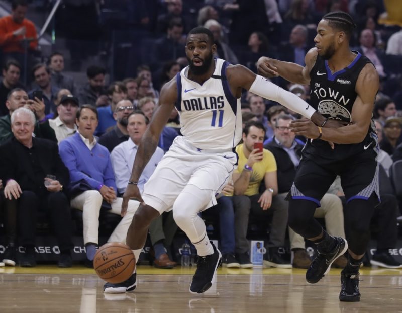 Tims Hārdavejs juniors pret Glenu Robinsonu trešo – Dalasas “Mavericks” viesos Sanfrancisko pārliecinoši apspēlē “Warriors”.