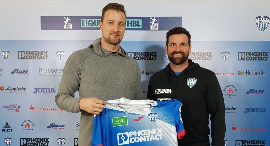 Evars Klešniks pēc līguma parakstīšanas.