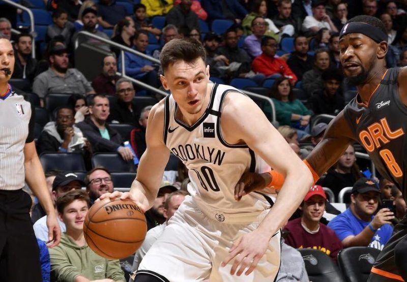 Rodions Kurucs uzbrukumā.