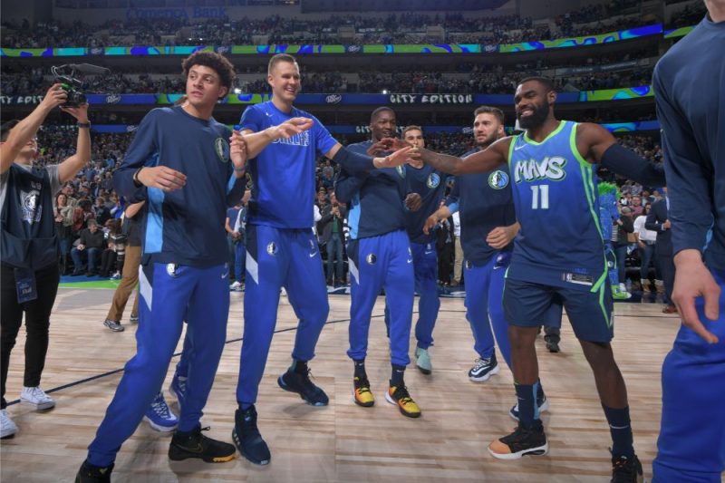 “Mavericks” spēlētāji pirms mača.