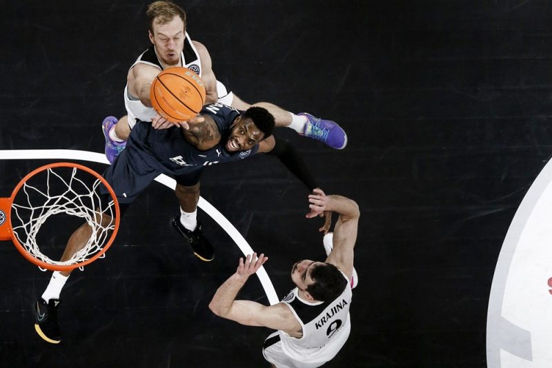 “VEF Rīga” basketbolisti zaudēja arī cīņā zem groziem.